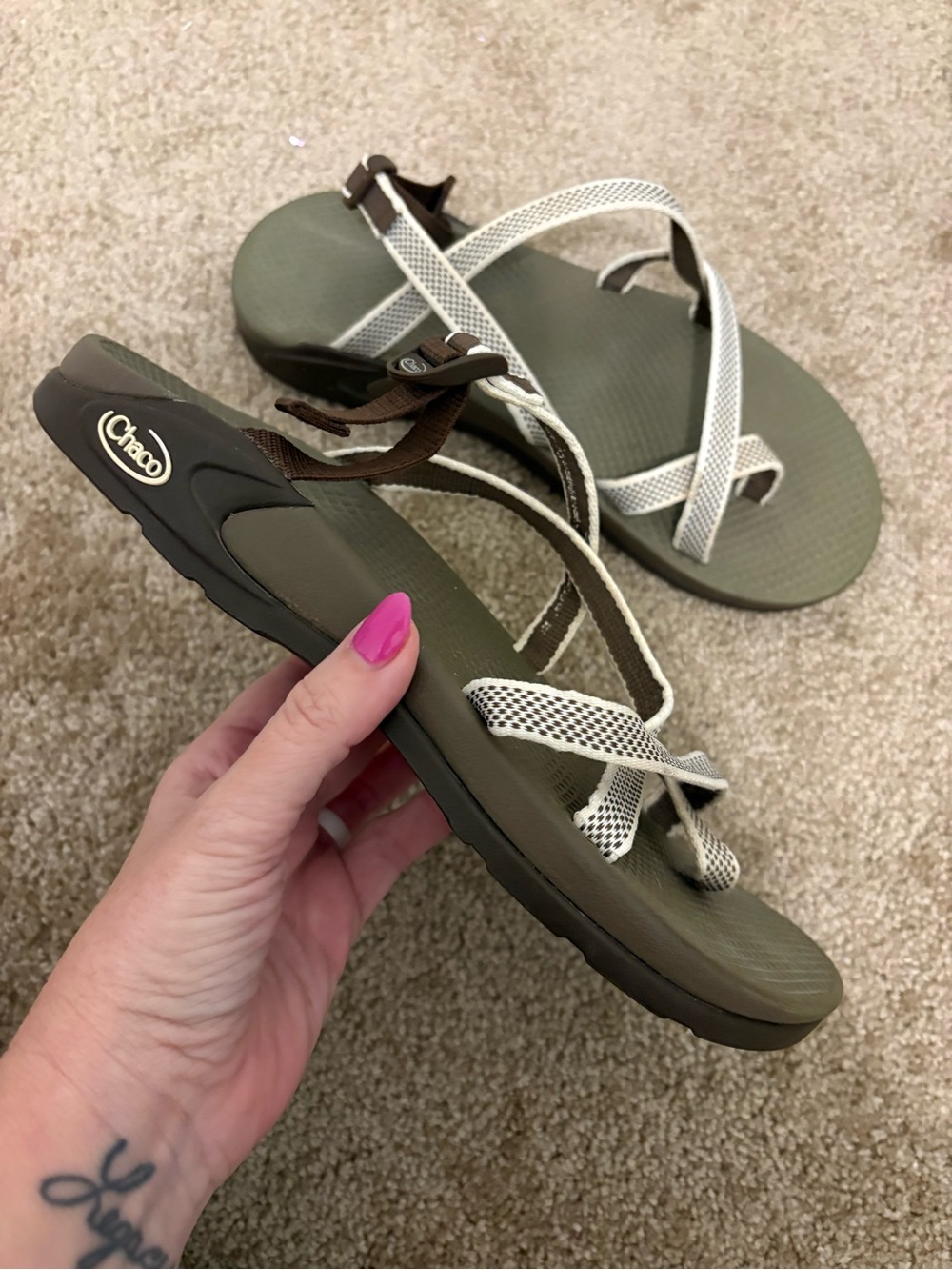 Chaco Women's Olive Green Z/Cloud Sandals with White Straps Size 9